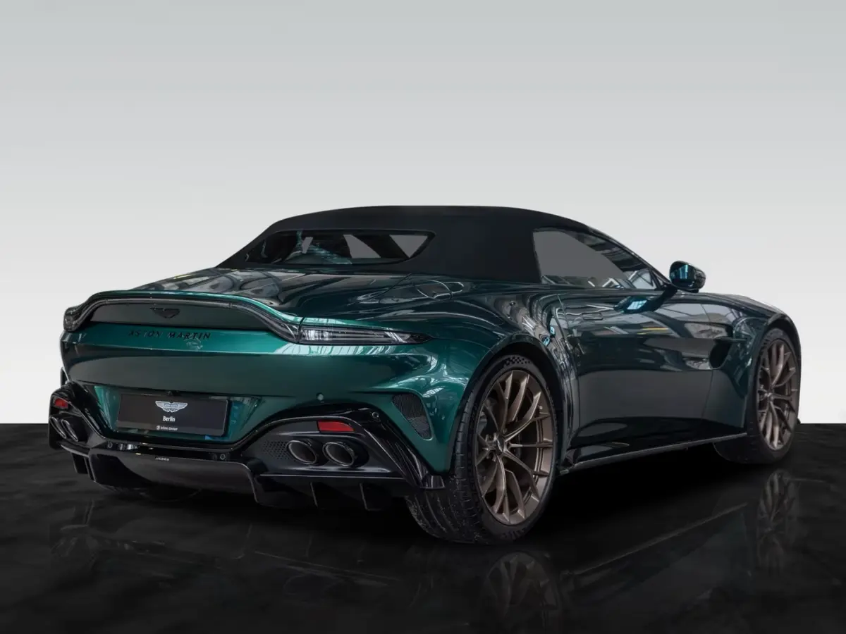 Aston Martin Vantage V8 Spider 2026, vue arrière — Nice Luxury Car Rental, Nice. Aston Martin Vantage V8 Spider in Nice L'Aston Martin Vantage V8 Spider 2026 est…