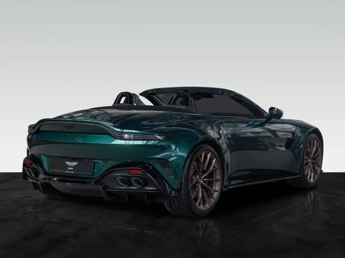Aston Martin Vantage V8 Spider 2026, tableau de bord — Nice Luxury Car Rental, Nice. Aston Martin Vantage V8 Spider in Nice L'Aston Martin Vantage V8 Spider 2026 est…