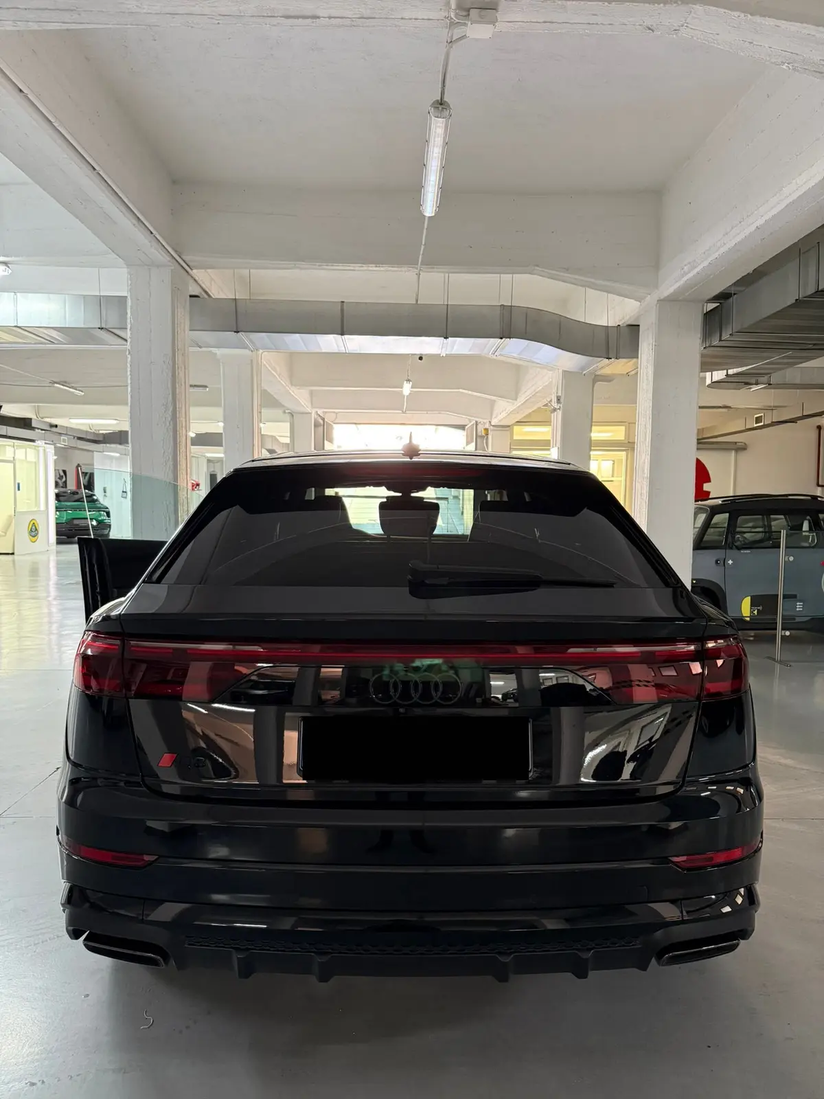 Audi Q8 2025, intérieur — Nice Luxury Car Rental, Nice. Audi Q8 in Nice L'Audi Q8 2025 est proposée à la location à Nice, avec une configuration…
