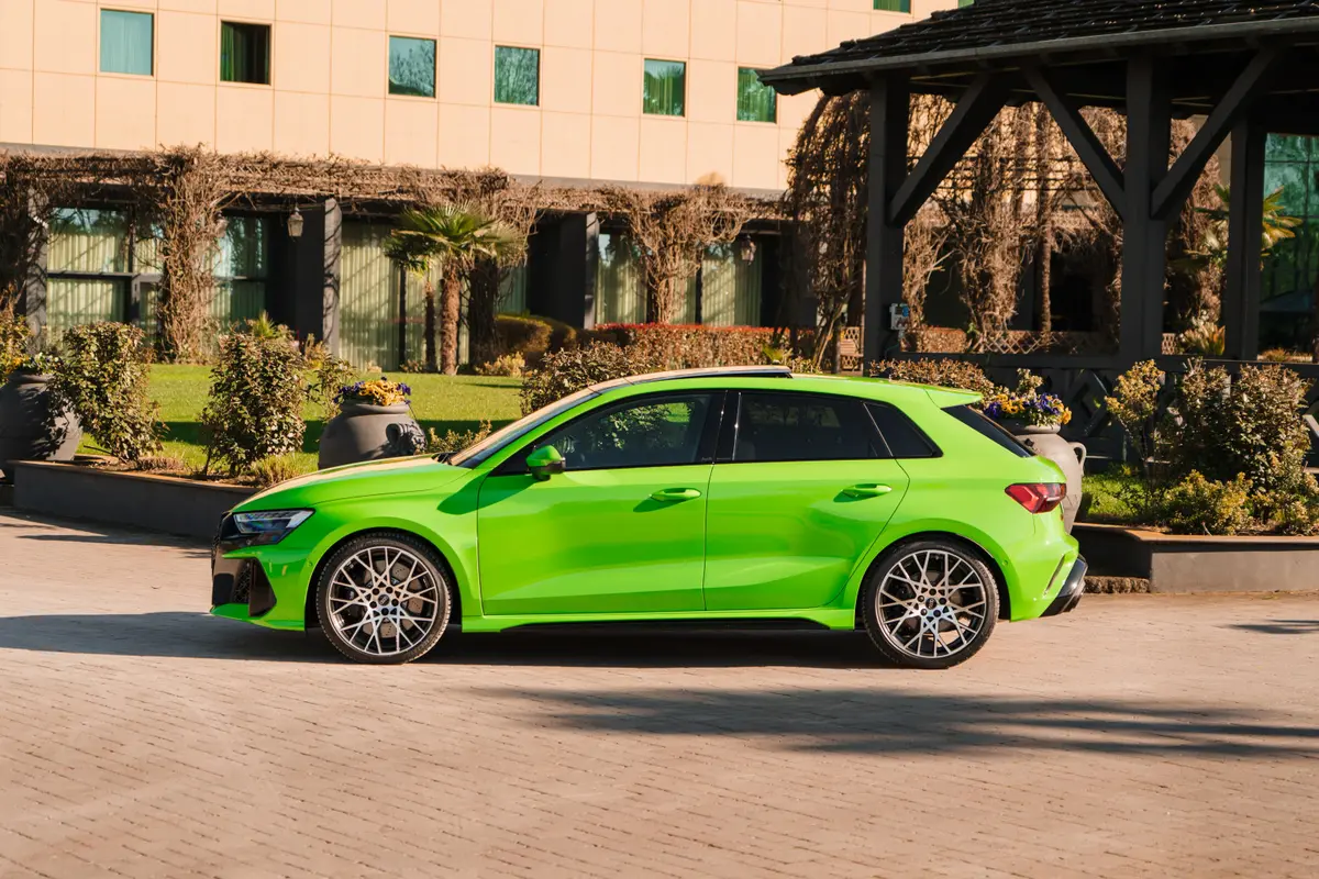 Audi RS3 Restyling 2025, вид спереди — Nice Luxury Car Rental, Ницца. Audi RS3 Restyling in Ницца Audi RS3 Restyling 2025 года предлагается для аренды в Ницце…