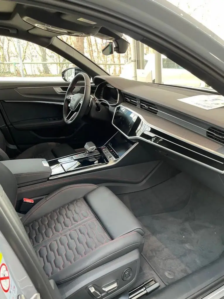 Audi RS6 Dynamic 2023, vue arrière — Nice Luxury Car Rental, Nice. Audi RS6 Dynamic in Nice Louer l'Audi RS6 Dynamic à Nice, c'est choisir une voiture de…