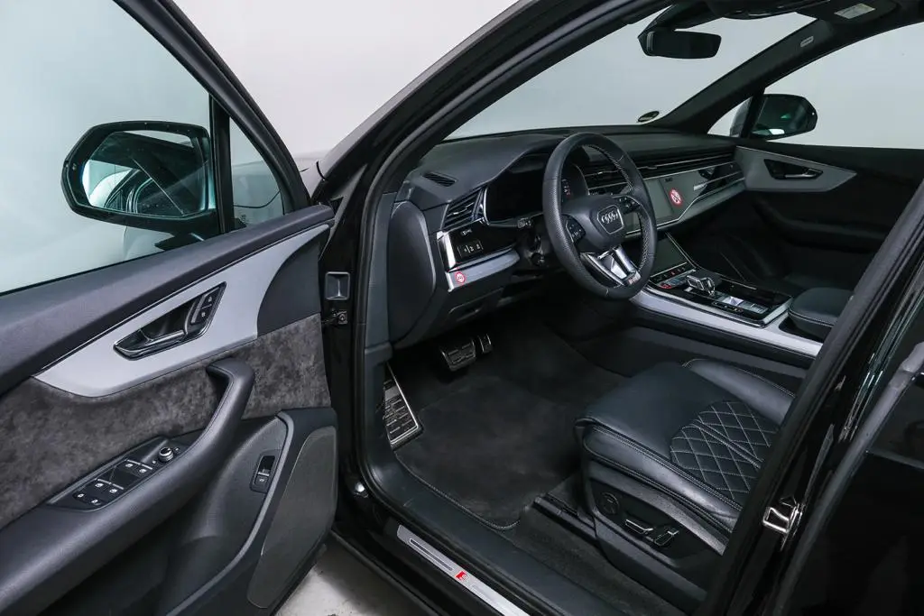Audi SQ7 2025, vue avant — Nice Luxury Car Rental, Nice. Audi SQ7 in Nice L'Audi SQ7 2025 rejoint notre offre de location à Nice comme SUV à sept…