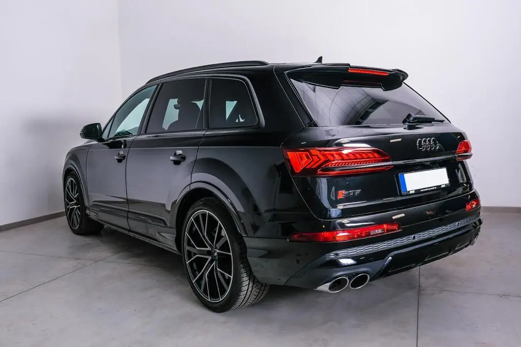 Audi SQ7 2025, vue arrière — Nice Luxury Car Rental, Nice. Audi SQ7 in Nice L'Audi SQ7 2025 rejoint notre offre de location à Nice comme SUV à sept…
