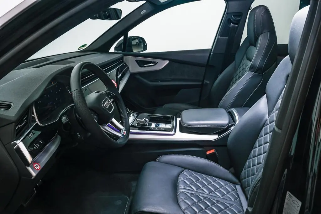 Audi SQ7 2025, tableau de bord — Nice Luxury Car Rental, Nice. Audi SQ7 in Nice L'Audi SQ7 2025 rejoint notre offre de location à Nice comme SUV à sept…