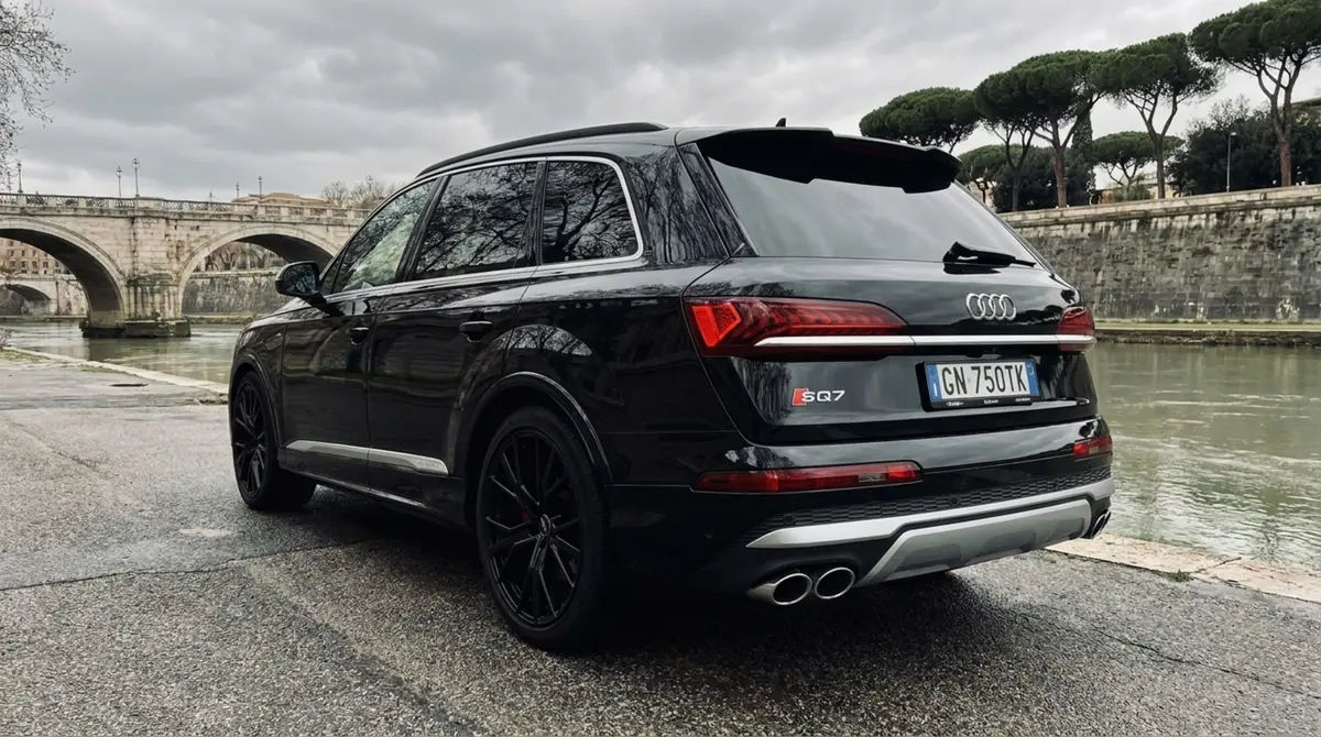 Audi SQ7 7seater 2023, exterior — Nice Luxury Car Rental, Niza. Audi SQ7 7seater in Niza El Audi SQ7 7seater 2023 está disponible para alquiler en Niza…