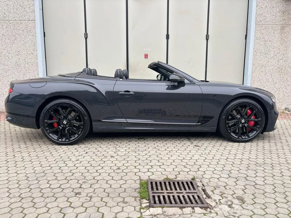 Bentley Continental GTC S V8 2025, extérieur — Nice Luxury Car Rental, Nice. Bentley Continental GTC S V8 in Nice La Bentley Continental GTC S V8 2025 est proposée à…