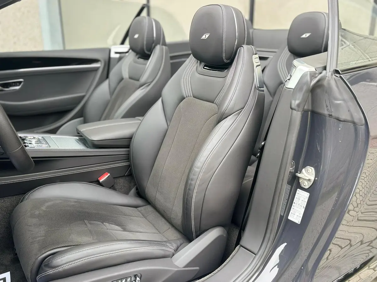 Bentley Continental GTC S V8 2025, intérieur — Nice Luxury Car Rental, Nice. Bentley Continental GTC S V8 in Nice La Bentley Continental GTC S V8 2025 est proposée à…