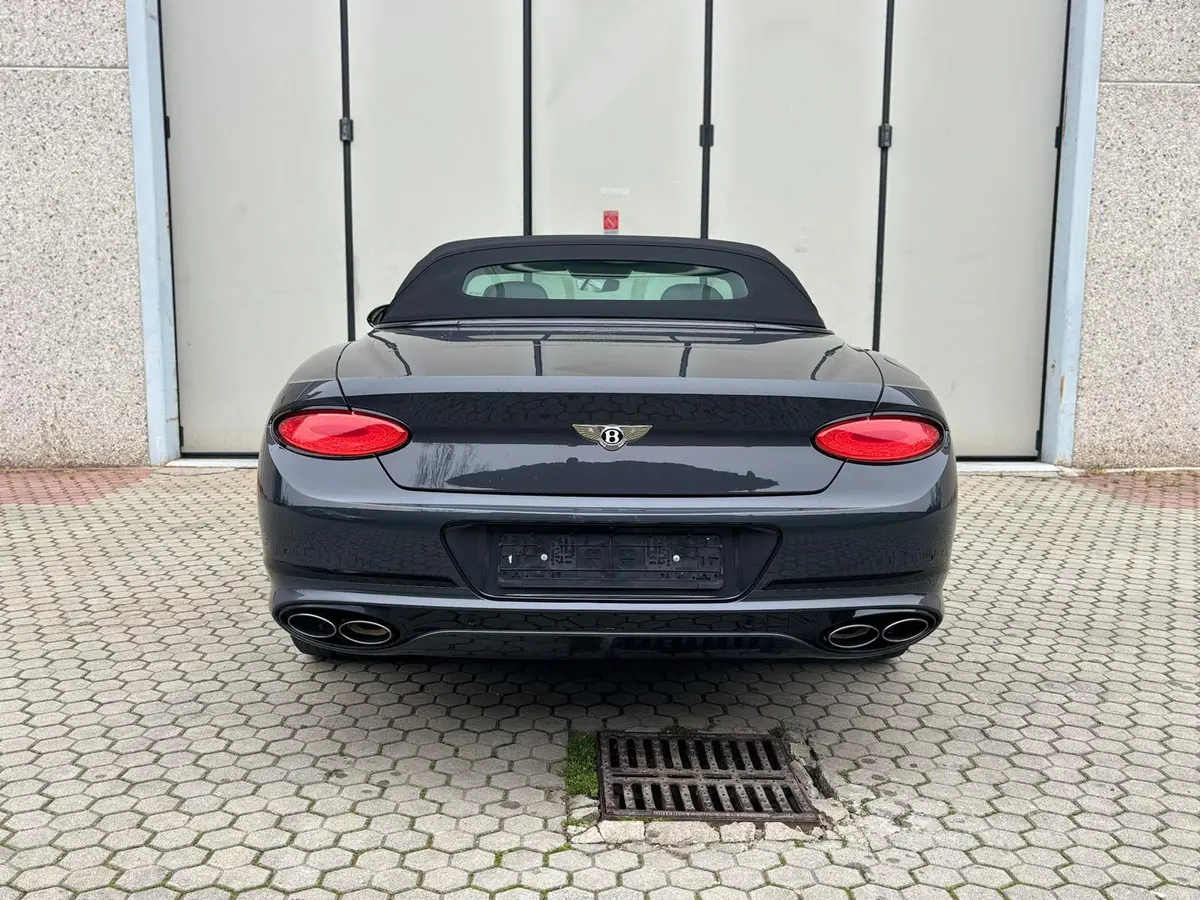 Bentley Continental GTC S V8 2025, tableau de bord — Nice Luxury Car Rental, Nice. Bentley Continental GTC S V8 in Nice La Bentley Continental GTC S V8 2025 est proposée à…