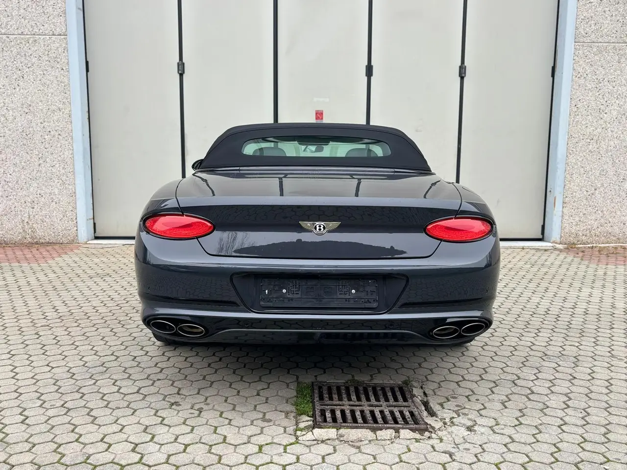 Bentley Continental GTC S V8 2025, tableau de bord — Nice Luxury Car Rental, Nice. Bentley Continental GTC S V8 in Nice La Bentley Continental GTC S V8 2025 est proposée à…