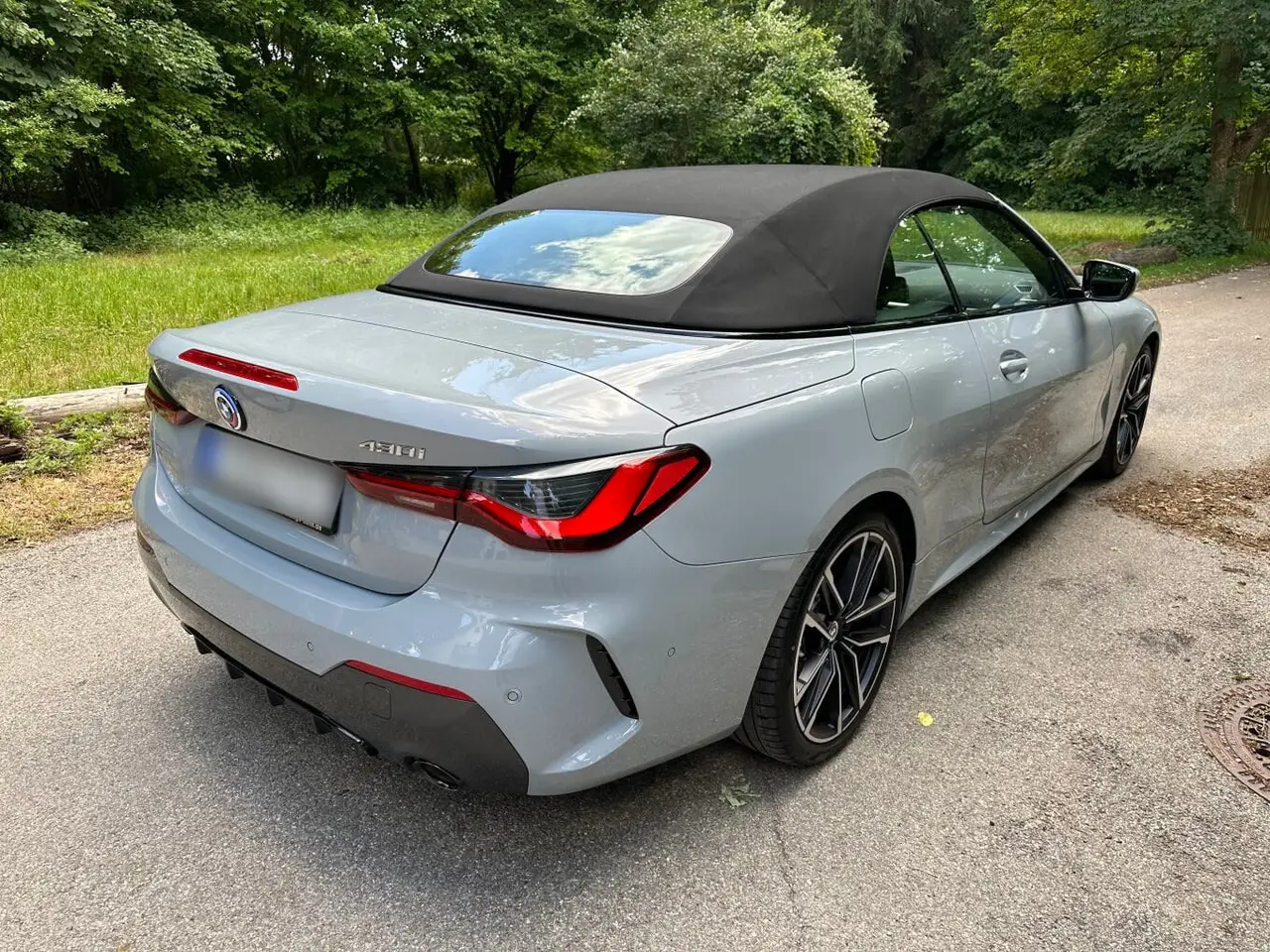 BMW 430i Cabrio 2023, вид спереди — Nice Luxury Car Rental, Ницца. BMW 430i Cabrio in Ницца BMW 430i Cabrio 2023 года доступен для аренды в Ницце как…