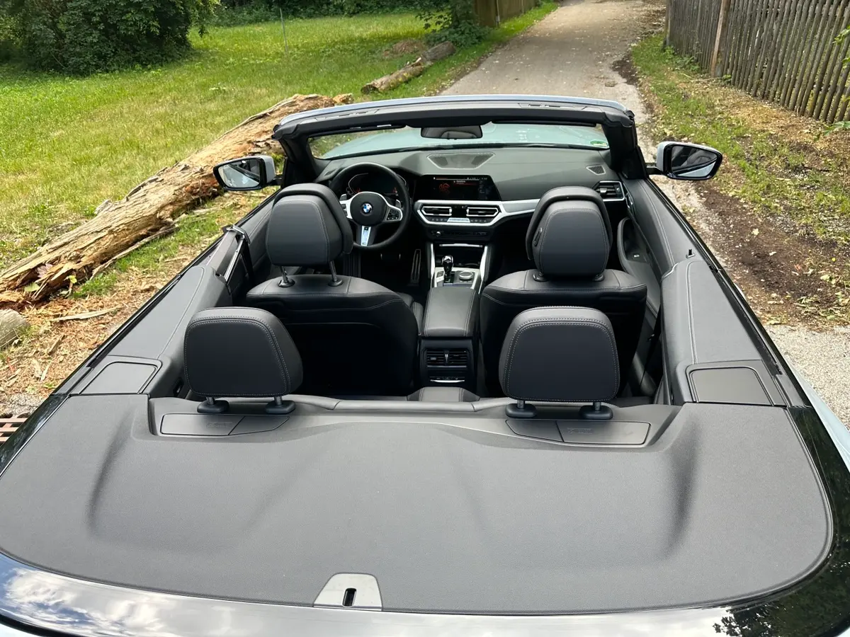 BMW 430i Cabrio 2023, вид сзади — Nice Luxury Car Rental, Ницца. BMW 430i Cabrio in Ницца BMW 430i Cabrio 2023 года доступен для аренды в Ницце как…