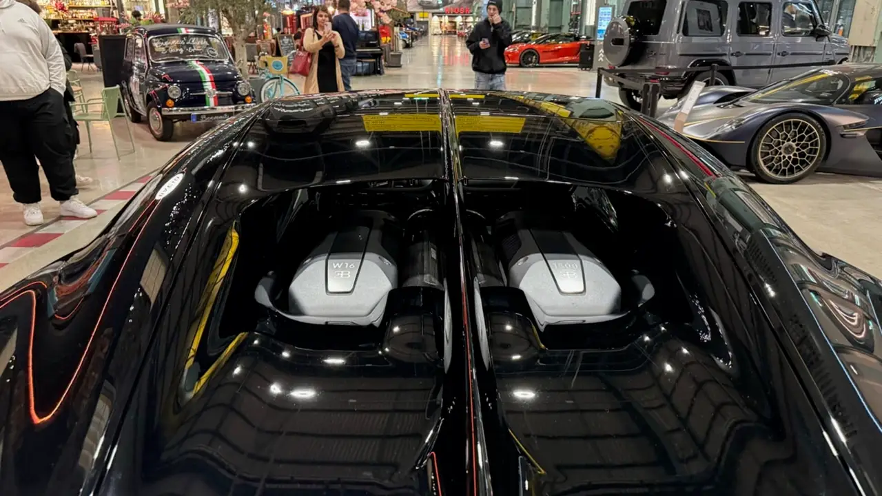 Bugatti Chiron 110 Ani 2019, vue avant — Nice Luxury Car Rental, Nice. Bugatti Chiron 110 Ani in Nice La Bugatti Chiron 110 Ani 2019 est proposée à la location…