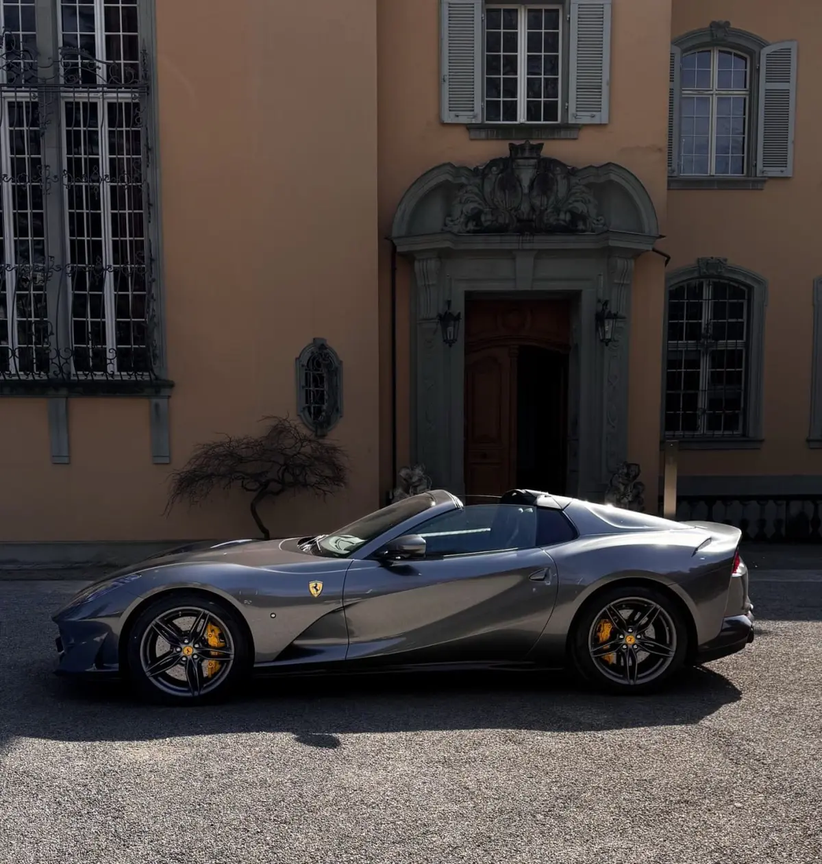 Ferrari 812 GTS 2024, extérieur — Nice Luxury Car Rental, Nice. Ferrari 812 GTS in Nice Le Ferrari 812 GTS 2024 est proposé à la location à Nice pour les…