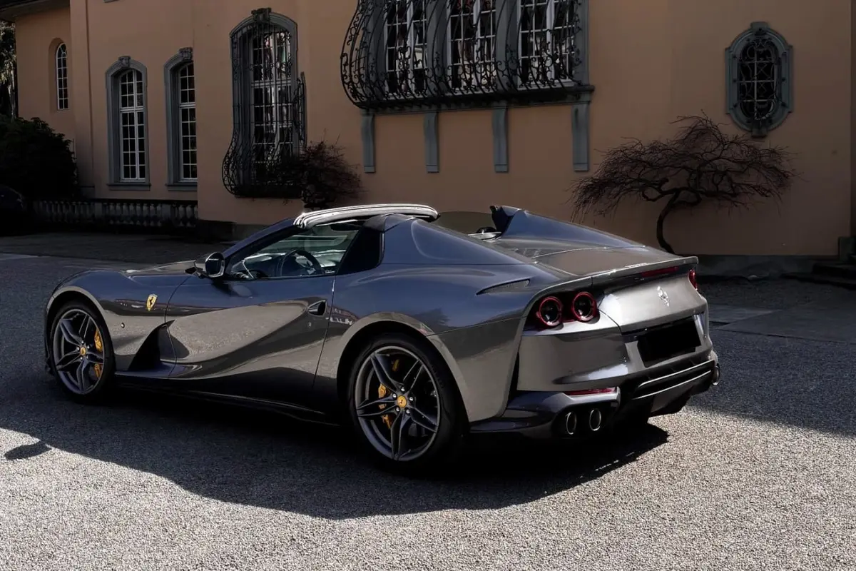Ferrari 812 GTS 2024, vue avant — Nice Luxury Car Rental, Nice. Ferrari 812 GTS in Nice Le Ferrari 812 GTS 2024 est proposé à la location à Nice pour les…