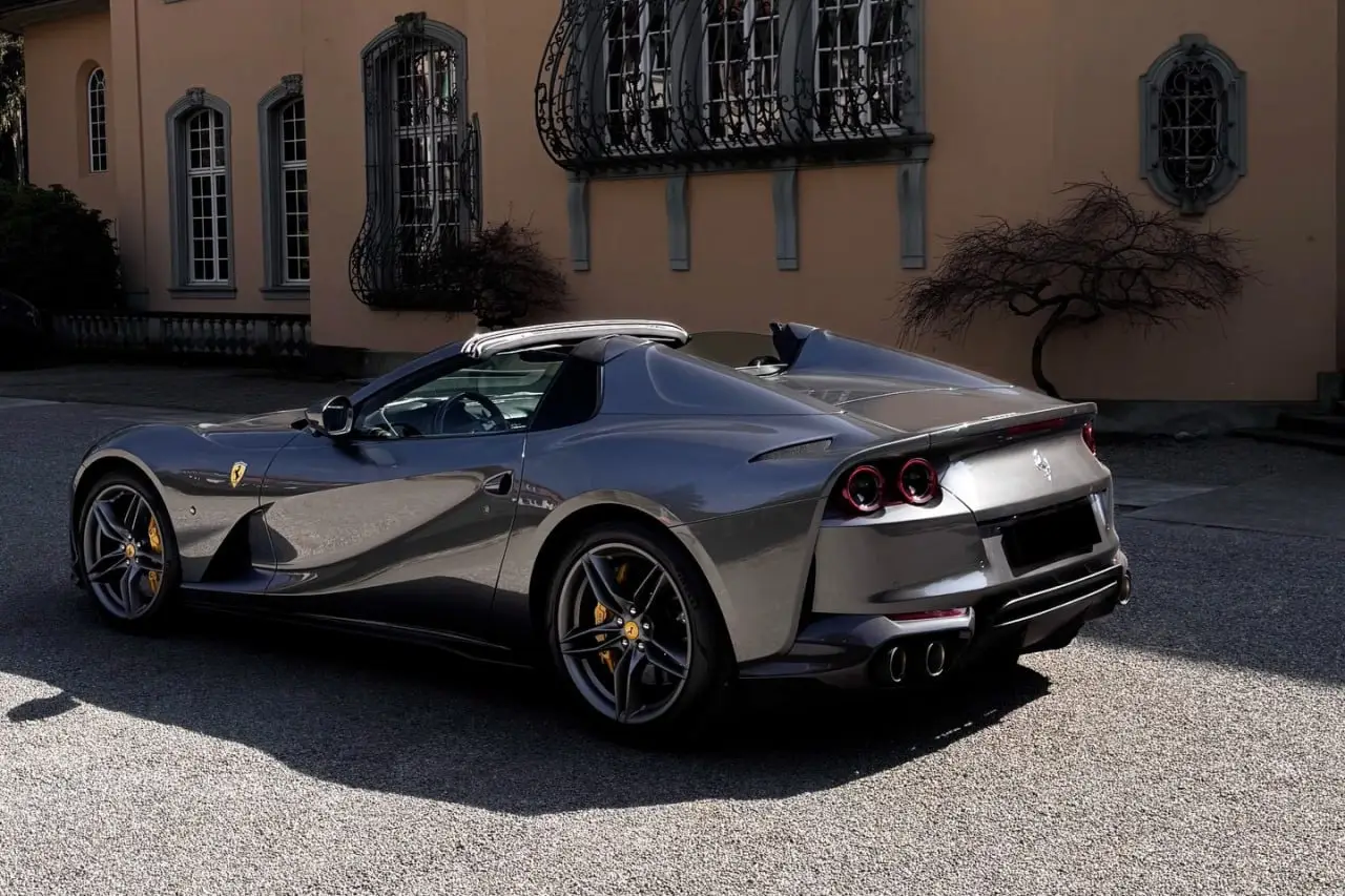 Ferrari 812 GTS 2024, vue avant — Nice Luxury Car Rental, Nice. Ferrari 812 GTS in Nice Le Ferrari 812 GTS 2024 est proposé à la location à Nice pour les…