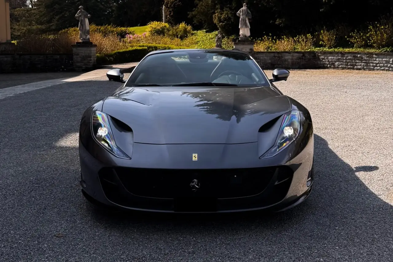 Ferrari 812 GTS 2024, intérieur — Nice Luxury Car Rental, Nice. Ferrari 812 GTS in Nice Le Ferrari 812 GTS 2024 est proposé à la location à Nice pour les…