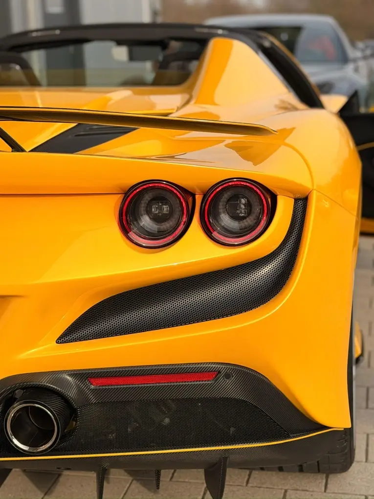 Ferrari F8 SPIDER 2023, vista frontal — Nice Luxury Car Rental, Niza. Ferrari F8 SPIDER in Niza En Niza, el Ferrari F8 SPIDER 2023 está disponible para…