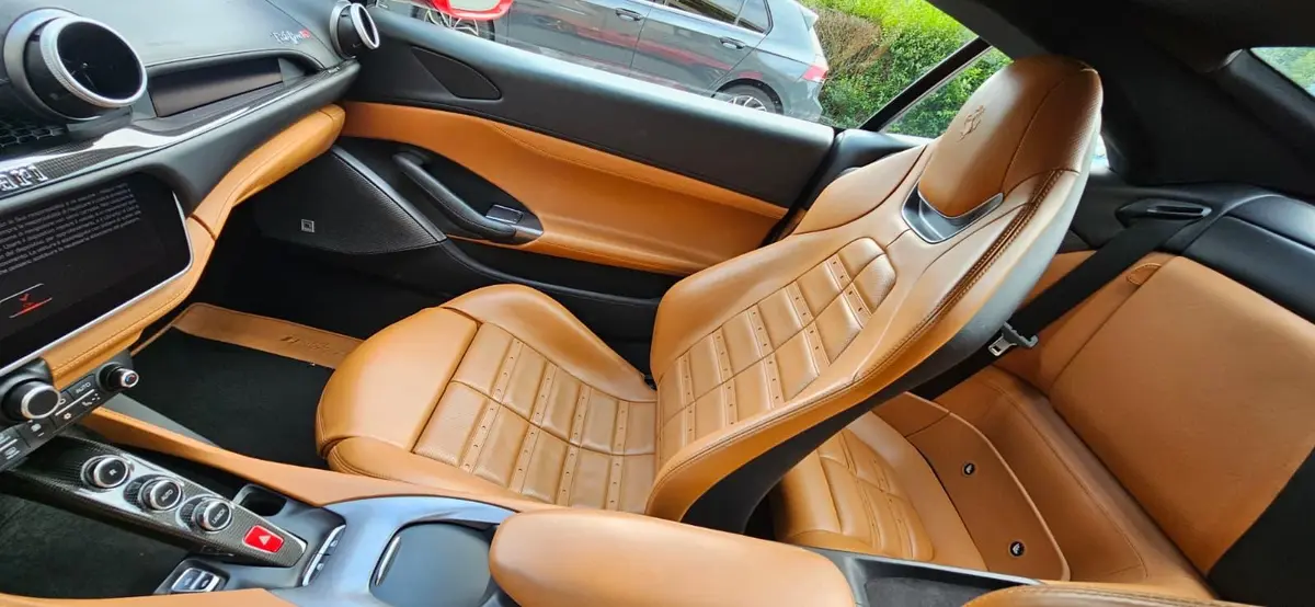 Ferrari Portofino M 2023, vue arrière — Nice Luxury Car Rental, Nice. Ferrari Portofino M in Nice La Ferrari Portofino M 2023 est proposée à la location à Nice…