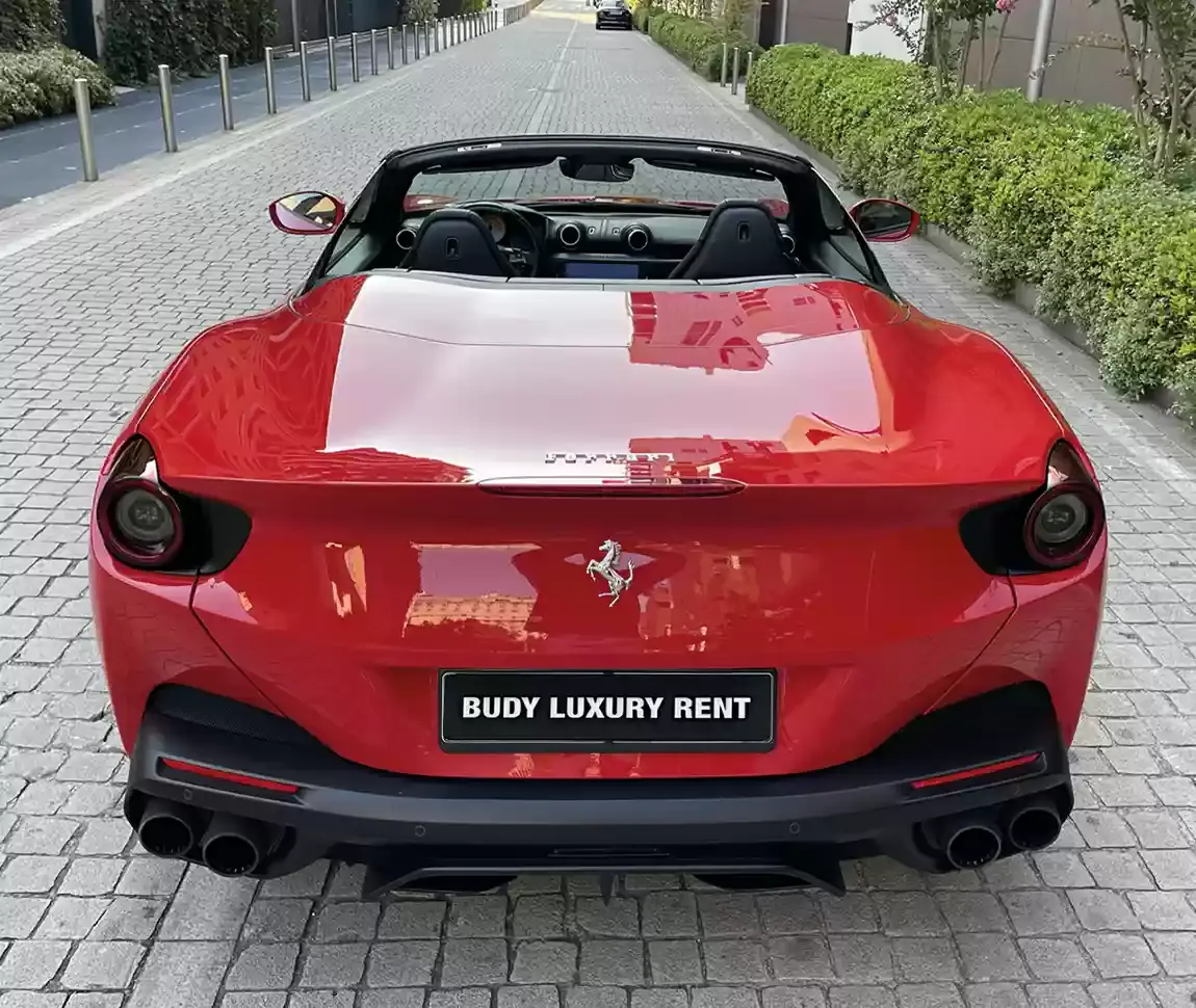 Ferrari Portofino M 2023, profil latéral — Nice Luxury Car Rental, Nice. Ferrari Portofino M in Nice La Ferrari Portofino M 2023 est proposée à la location à Nice…