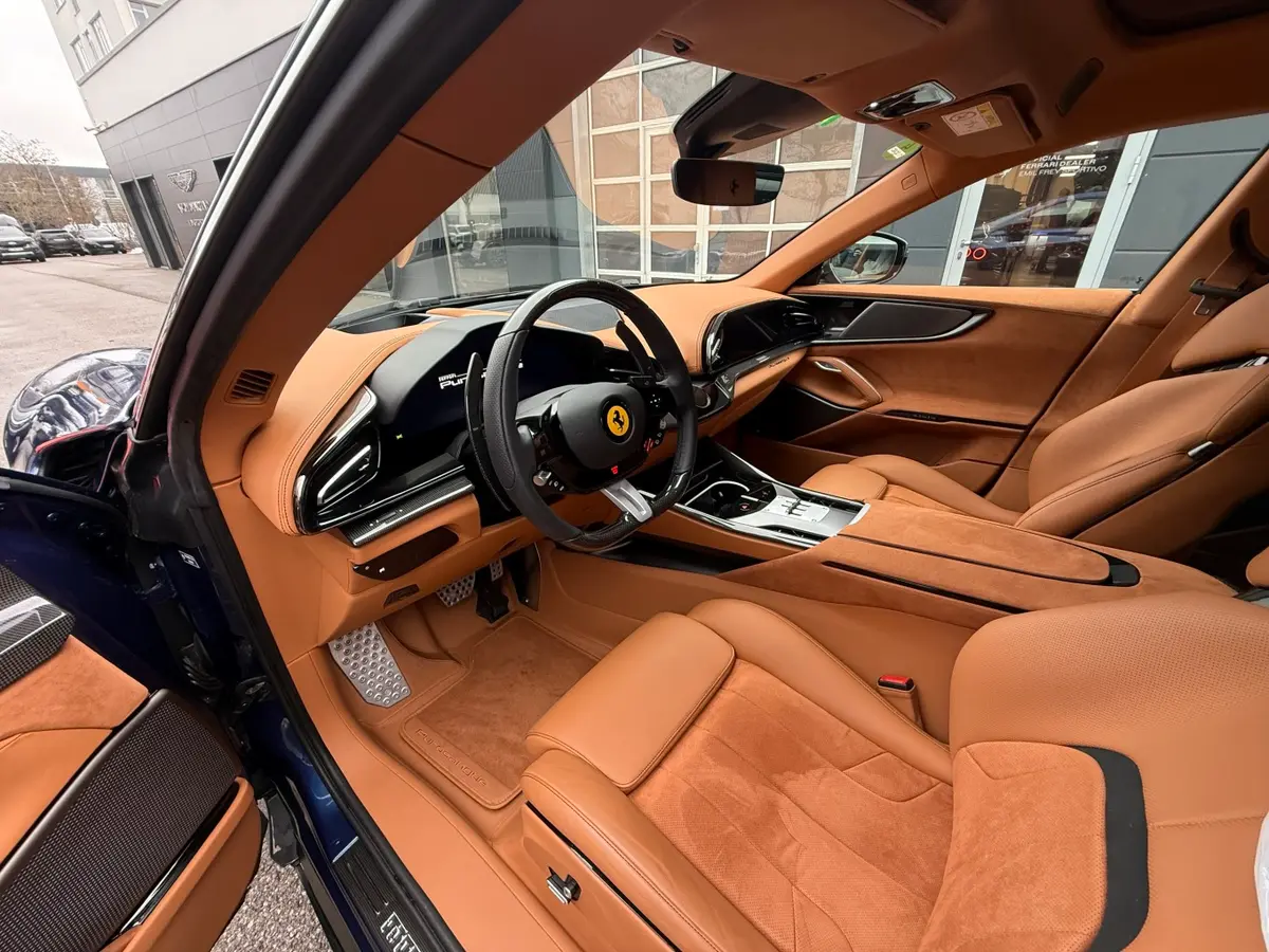Ferrari Purosangue 2024, vue arrière — Nice Luxury Car Rental, Nice. Ferrari Purosangue in Nice Le Ferrari Purosangue 2024 fait partie des véhicules proposés…