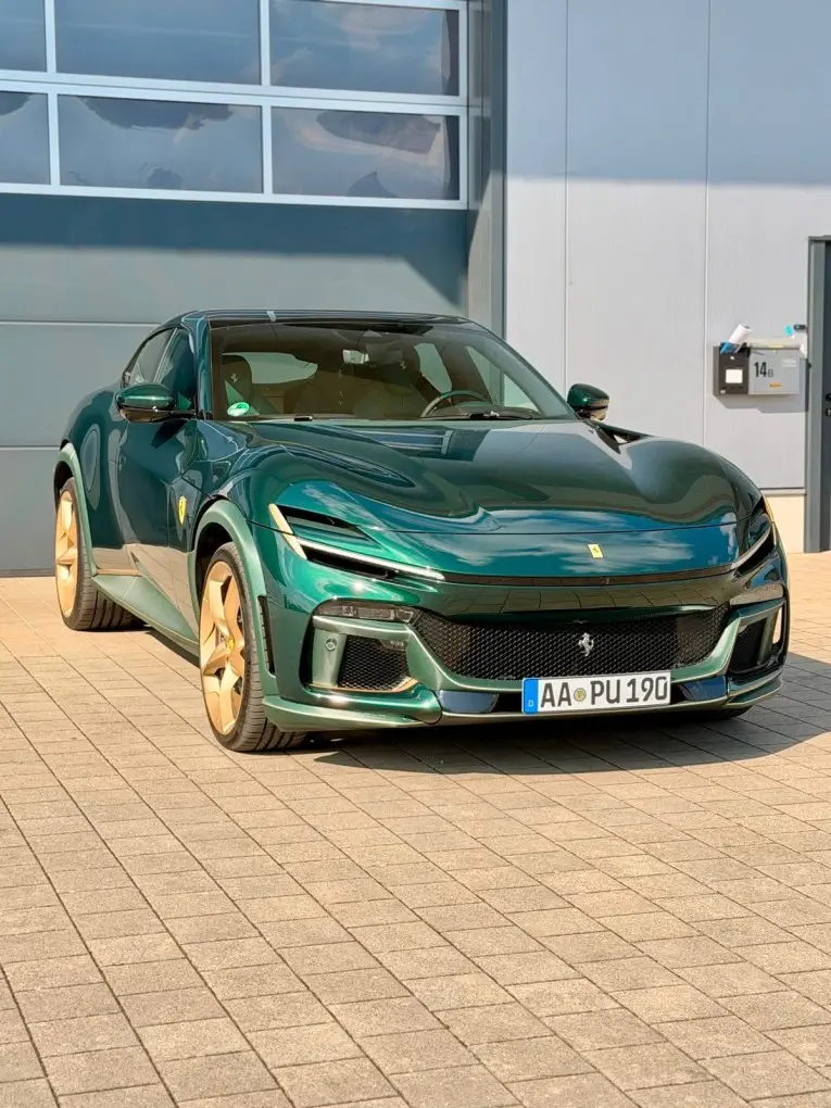 Ferrari Purosangue Atelier 2025, vista trasera — Nice Luxury Car Rental, Niza. Ferrari Purosangue Atelier in Niza El Ferrari Purosangue Atelier 2025 se ofrece en…