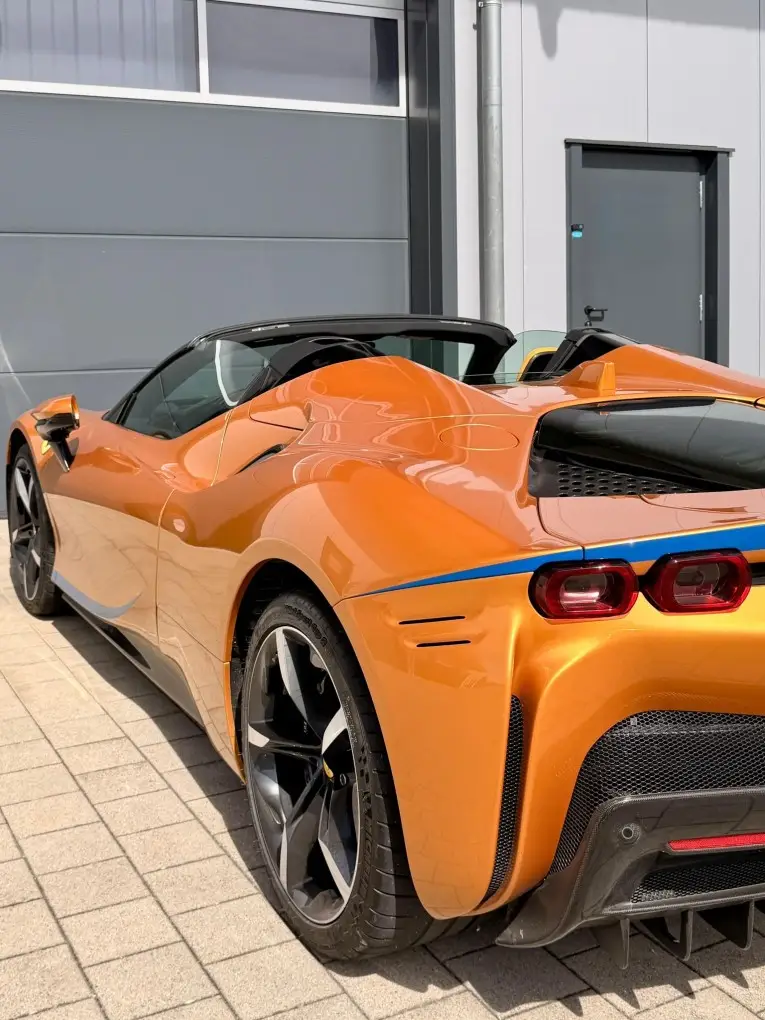 Ferrari SF90 Spider Tailor Made 2025, extérieur — Nice Luxury Car Rental, Nice. Ferrari SF90 Spider Tailor Made in Nice La Ferrari SF90 Spider Tailor Made 2025 est…