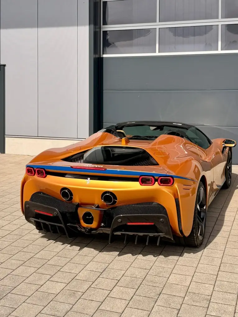 Ferrari SF90 Spider Tailor Made 2025, intérieur — Nice Luxury Car Rental, Nice. Ferrari SF90 Spider Tailor Made in Nice La Ferrari SF90 Spider Tailor Made 2025 est…