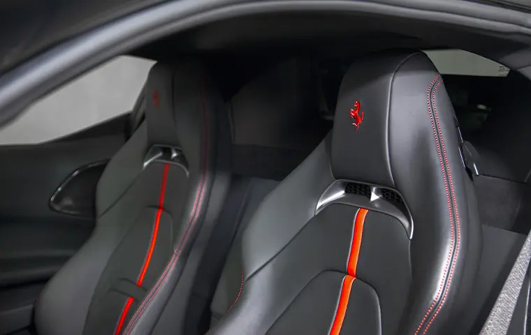 Ferrari SF90 Stradale 2025, vue arrière — Nice Luxury Car Rental, Nice. Ferrari SF90 Stradale in Nice La location d'une Ferrari SF90 Stradale à Nice s'adresse à…