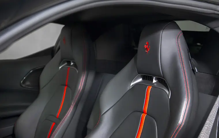 Ferrari SF90 Stradale 2025, vue arrière — Nice Luxury Car Rental, Nice. Ferrari SF90 Stradale in Nice La location d'une Ferrari SF90 Stradale à Nice s'adresse à…