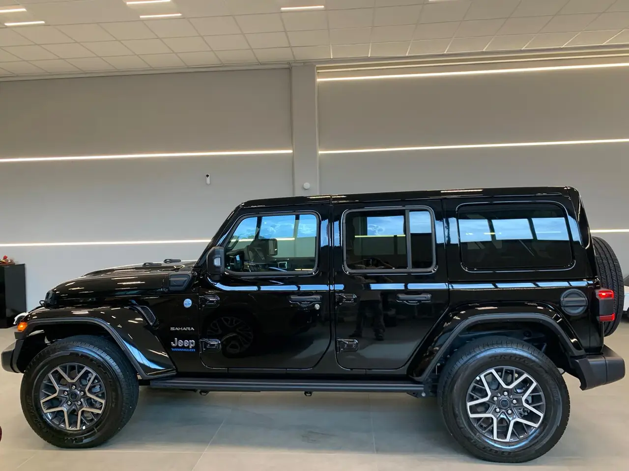 Jeep Wrangler 2025, side profile — Nice Luxury Car Rental, Nice. Jeep Wrangler in Nice The Jeep Wrangler 2025 is offered for rental in Nice as a five-seat…