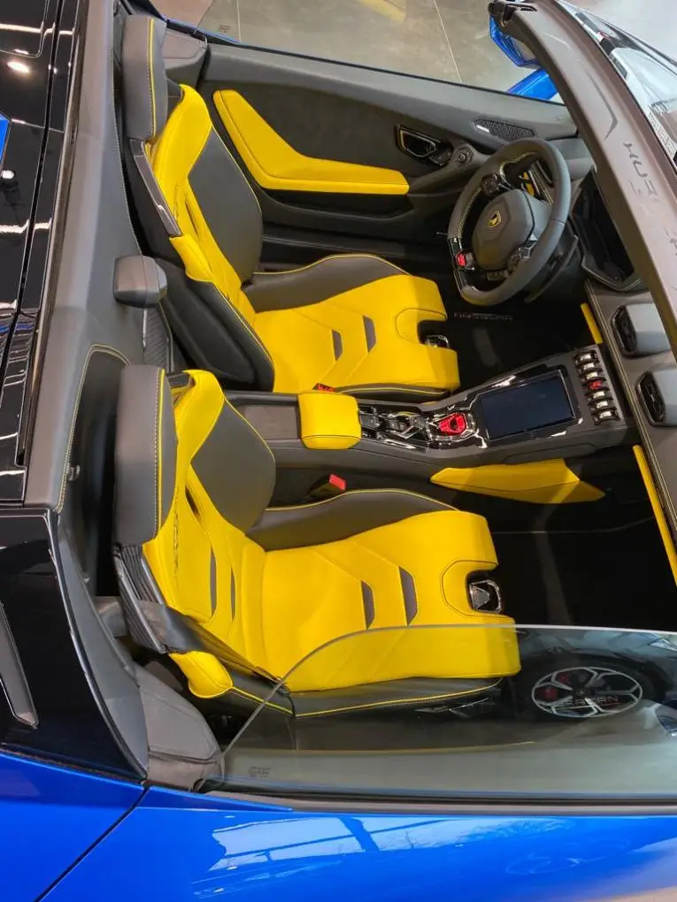 Lamborghini Huracan Evo Spyder 2022, exterior — Nice Luxury Car Rental, Niza. Lamborghini Huracan Evo Spyder in Niza El Lamborghini Huracan Evo Spyder 2022 está…