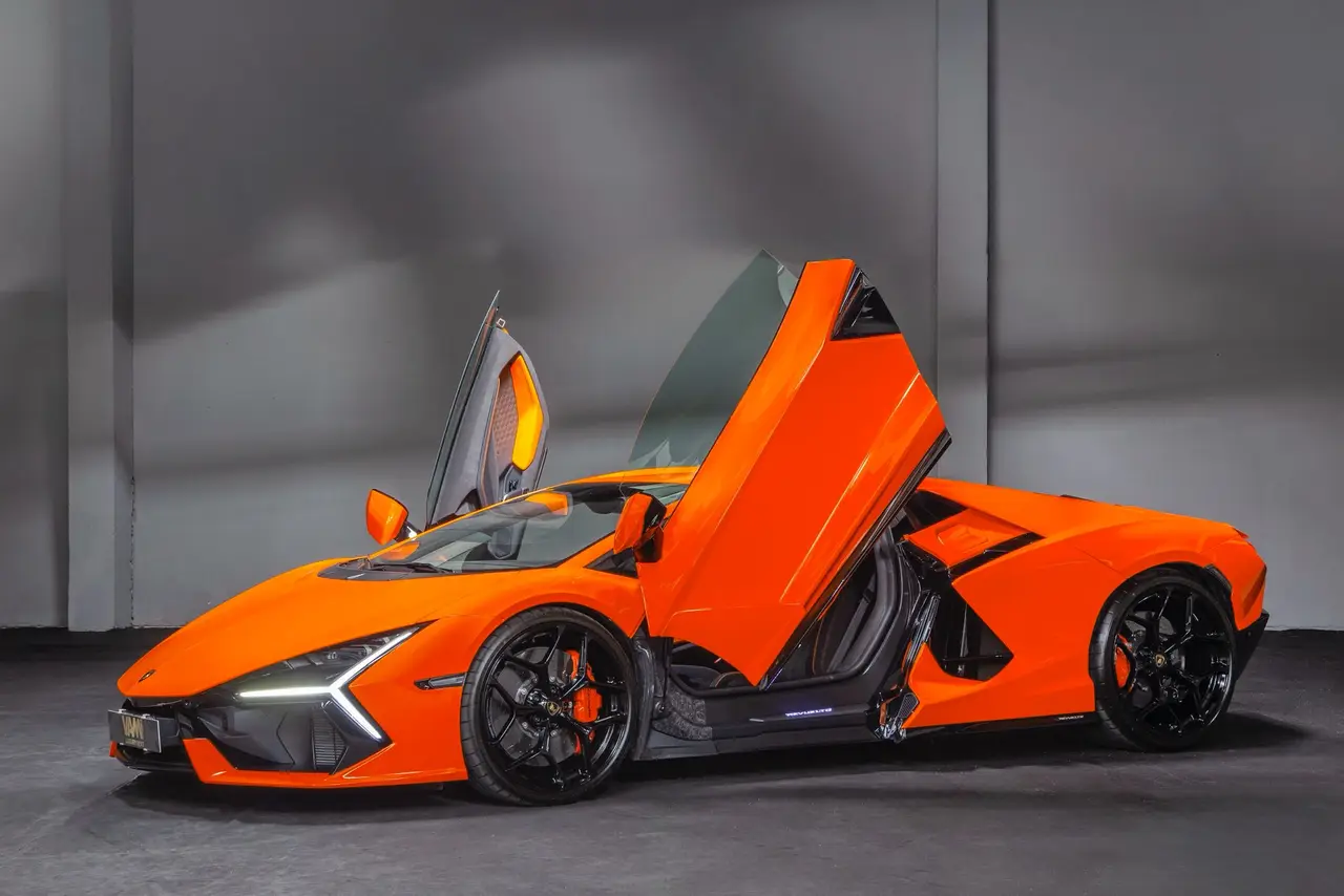Lamborghini Revuelto 2026, внешний вид — Nice Luxury Car Rental, Ницца. Lamborghini Revuelto in Ницца Lamborghini Revuelto 2026 года доступен для аренды в Ницце…