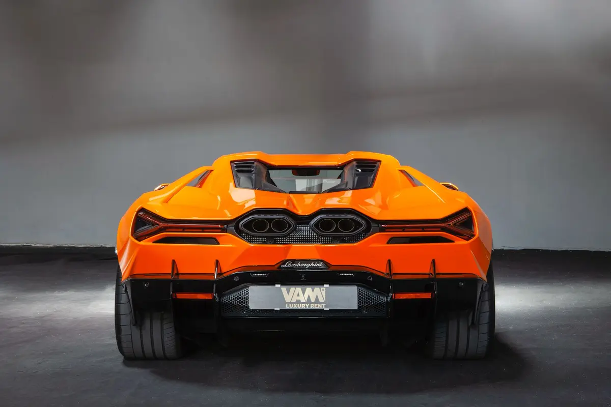 Lamborghini Revuelto 2026, салон — Nice Luxury Car Rental, Ницца. Lamborghini Revuelto in Ницца Lamborghini Revuelto 2026 года доступен для аренды в Ницце…
