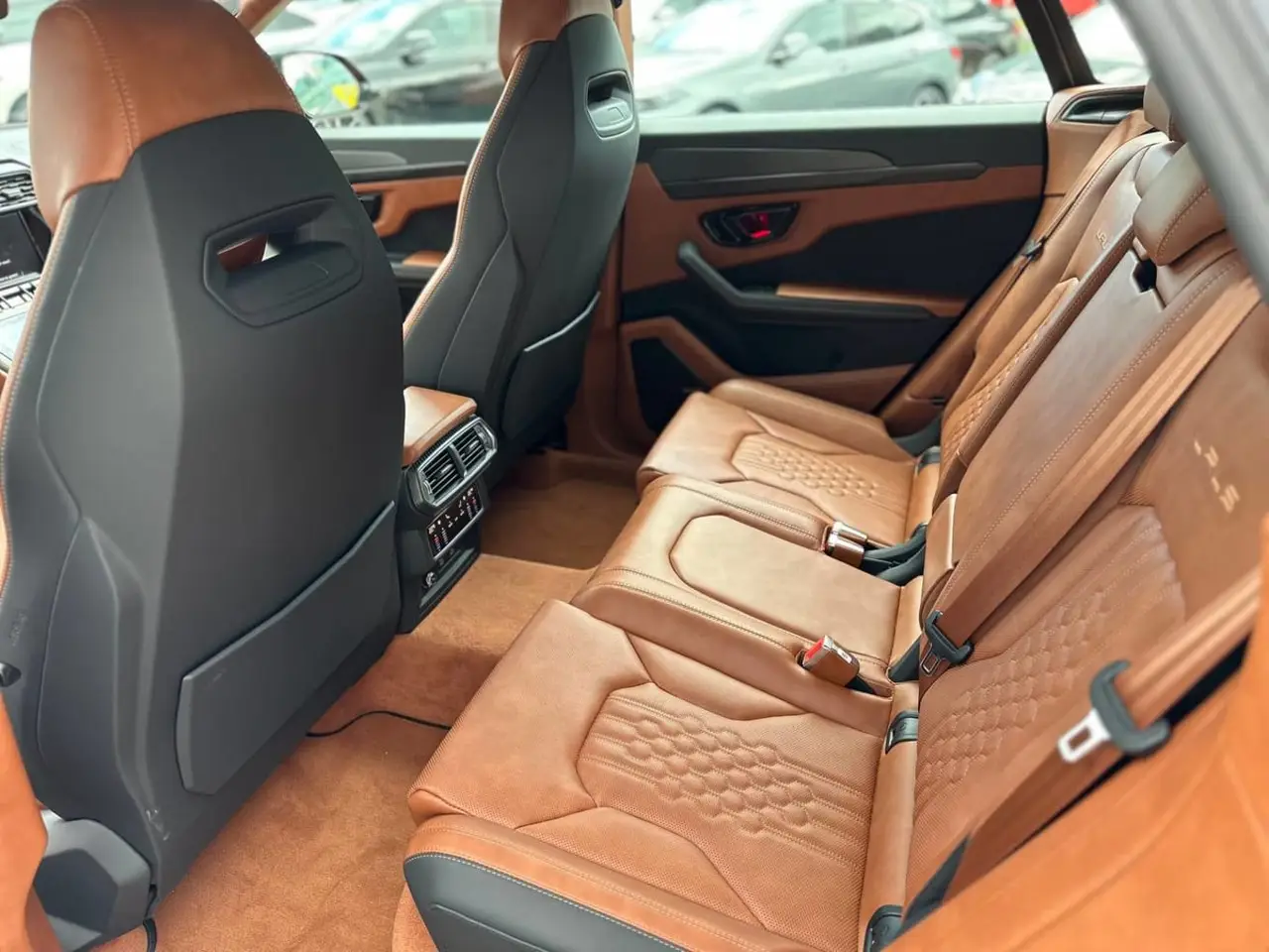 Lamborghini Urus S 2023, extérieur — Nice Luxury Car Rental, Nice. Lamborghini Urus S in Nice Le Lamborghini Urus S 2023 est proposé à la location à Nice…