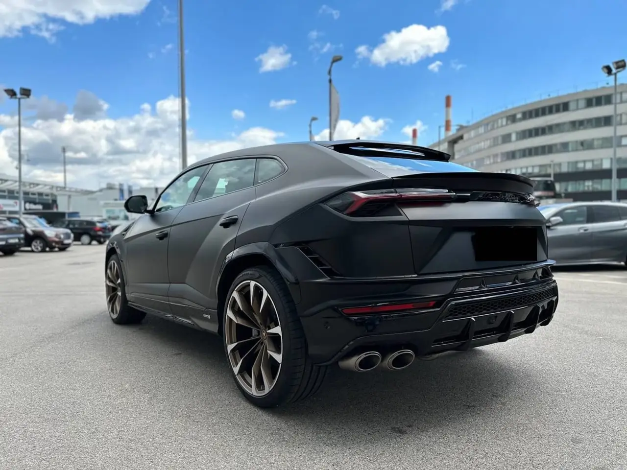 Lamborghini Urus S 2023, vue avant — Nice Luxury Car Rental, Nice. Lamborghini Urus S in Nice Le Lamborghini Urus S 2023 est proposé à la location à Nice…