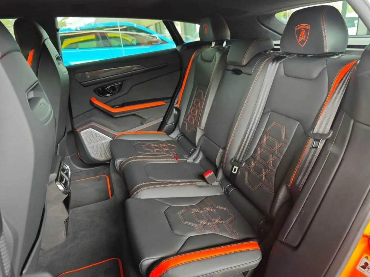 Lamborghini Urus S 2024, intérieur — Nice Luxury Car Rental, Nice. Lamborghini Urus S in Nice Le Lamborghini Urus S 2024 fait partie des véhicules proposés…