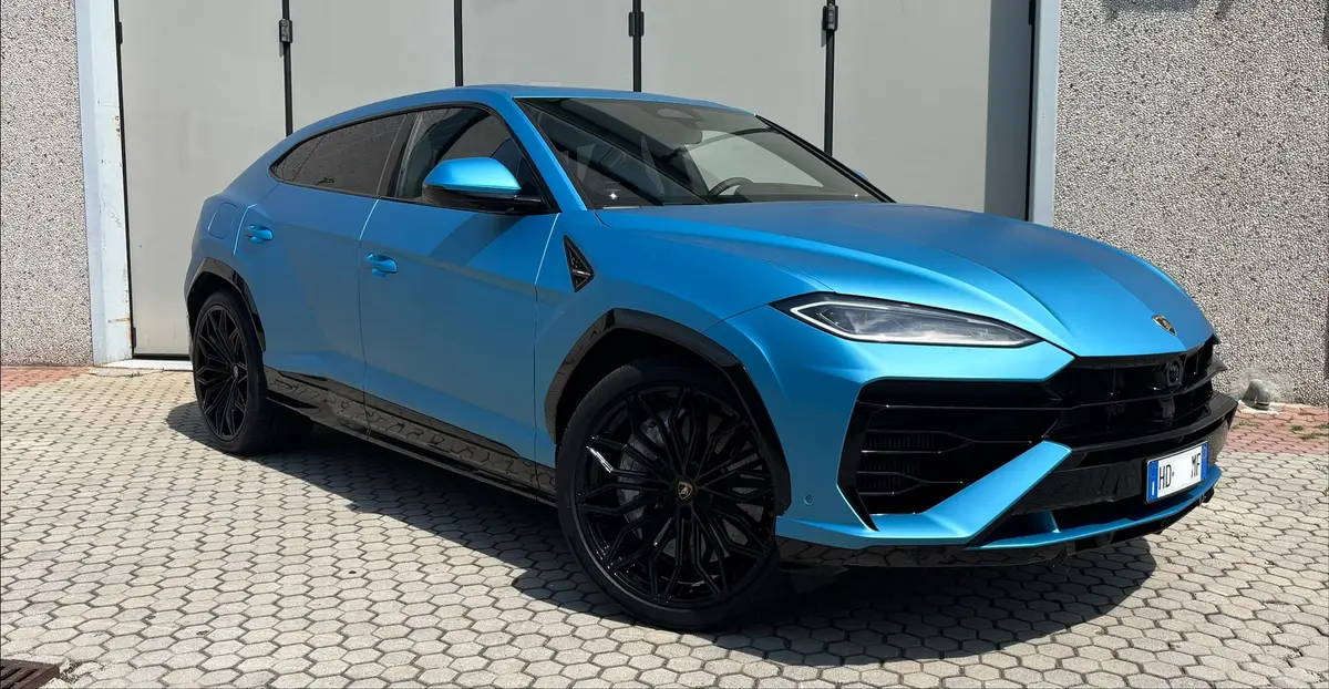 Lamborghini Urus SE 2025 — Nice Luxury Car Rental, Nice. Lamborghini Urus SE in Nice Le Lamborghini Urus SE 2025 est proposé à la location à Nice,…