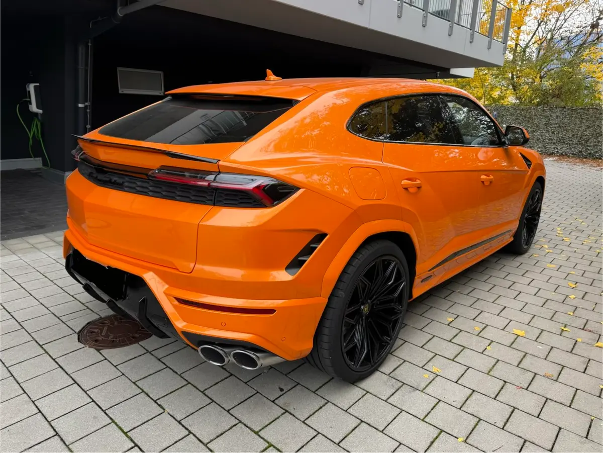 Lamborghini URUS SE 2025, vue avant — Nice Luxury Car Rental, Nice. Lamborghini URUS SE in Nice La Lamborghini URUS SE 2025 est proposée à la location à Nice…