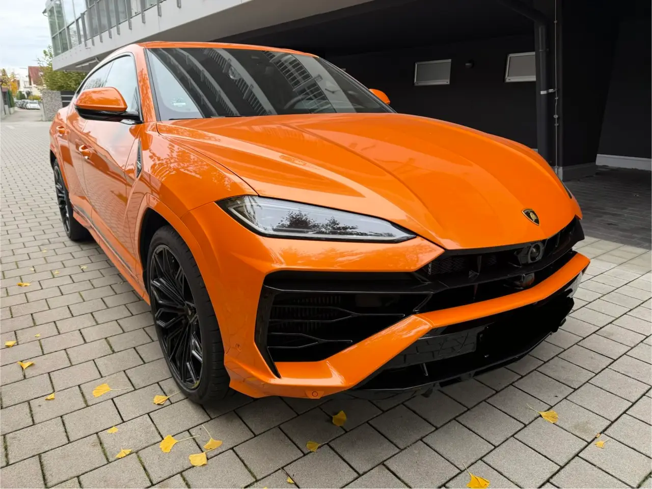 Lamborghini URUS SE 2025, vue arrière — Nice Luxury Car Rental, Nice. Lamborghini URUS SE in Nice La Lamborghini URUS SE 2025 est proposée à la location à Nice…