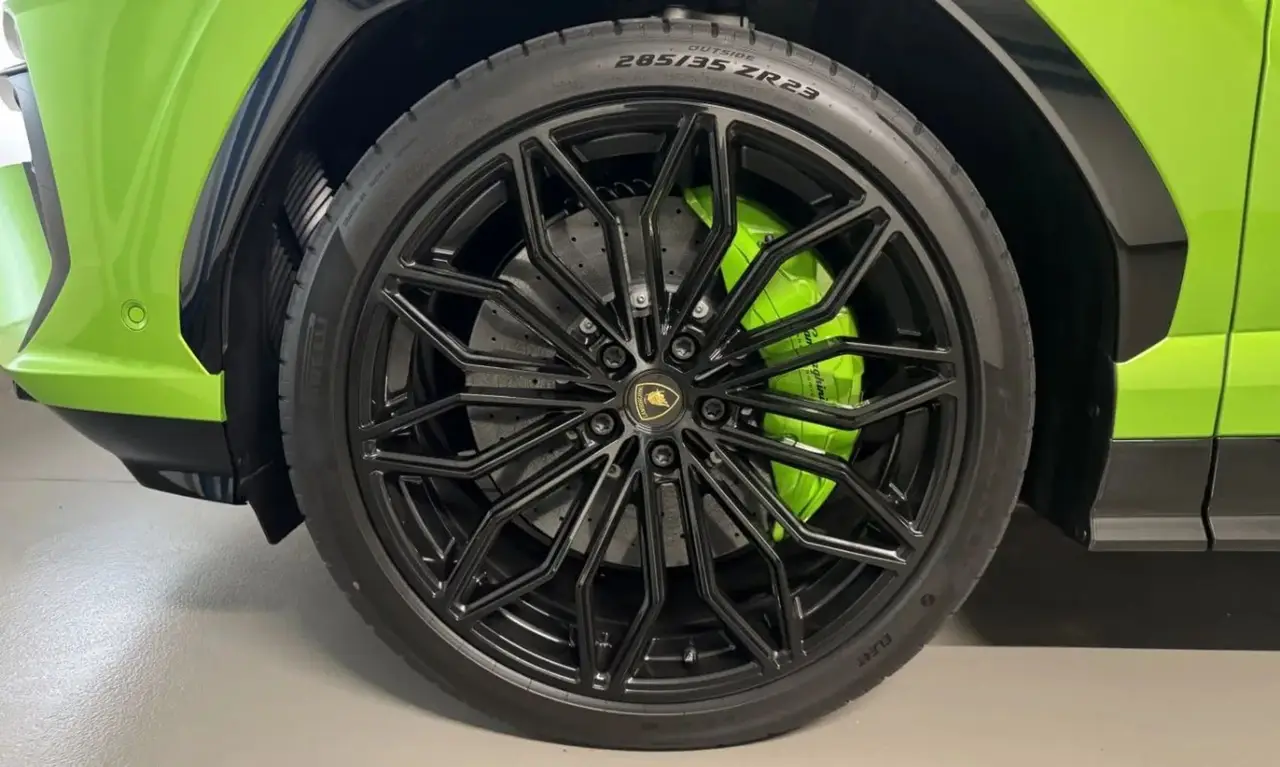 Lamborghini Urus SE 2026, extérieur — Nice Luxury Car Rental, Nice. Lamborghini Urus SE in Nice La Lamborghini Urus SE 2026 fait partie des SUV proposés à la…