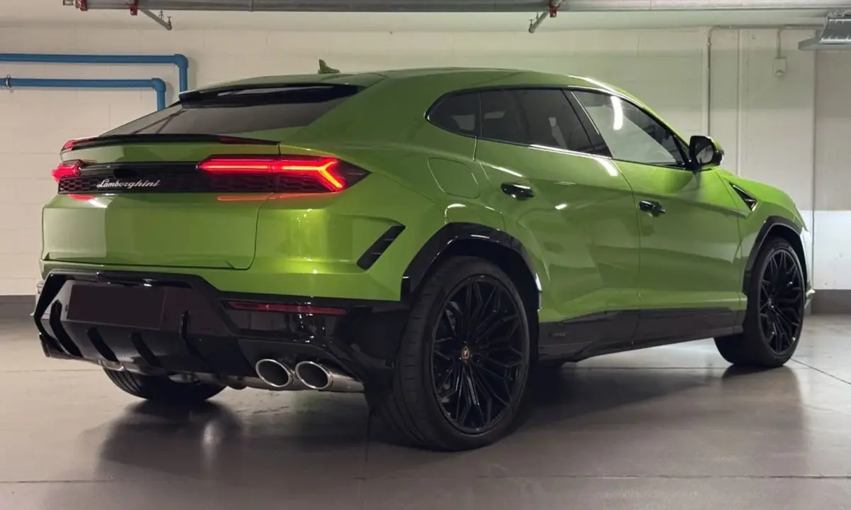 Lamborghini Urus SE 2026, vue avant — Nice Luxury Car Rental, Nice. Lamborghini Urus SE in Nice La Lamborghini Urus SE 2026 fait partie des SUV proposés à la…