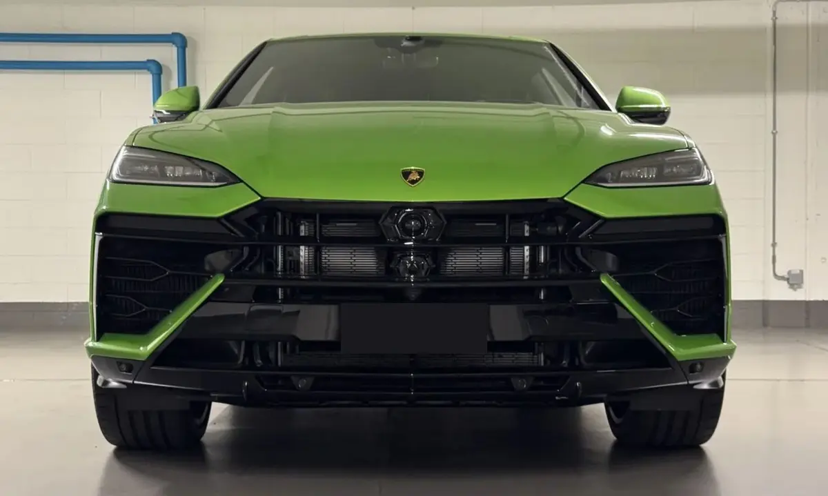 Lamborghini Urus SE 2026, intérieur — Nice Luxury Car Rental, Nice. Lamborghini Urus SE in Nice La Lamborghini Urus SE 2026 fait partie des SUV proposés à la…