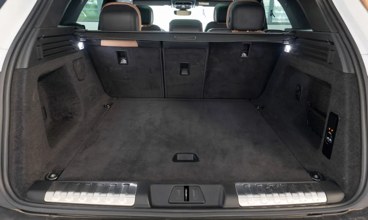 Land Rover Range Rover Sport 2025, intérieur — Nice Luxury Car Rental, Nice. Land Rover Range Rover Sport in Nice Le Land Rover Range Rover Sport 2025 fait partie des…
