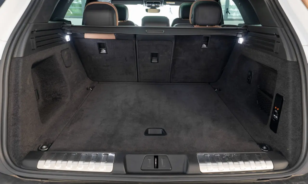 Land Rover Range Rover Sport 2025, intérieur — Nice Luxury Car Rental, Nice. Land Rover Range Rover Sport in Nice Le Land Rover Range Rover Sport 2025 fait partie des…