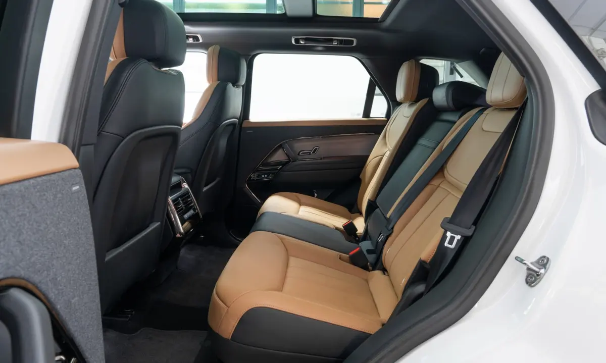 Land Rover Range Rover Sport 2025, profil latéral — Nice Luxury Car Rental, Nice. Land Rover Range Rover Sport in Nice Le Land Rover Range Rover Sport 2025 fait partie des…