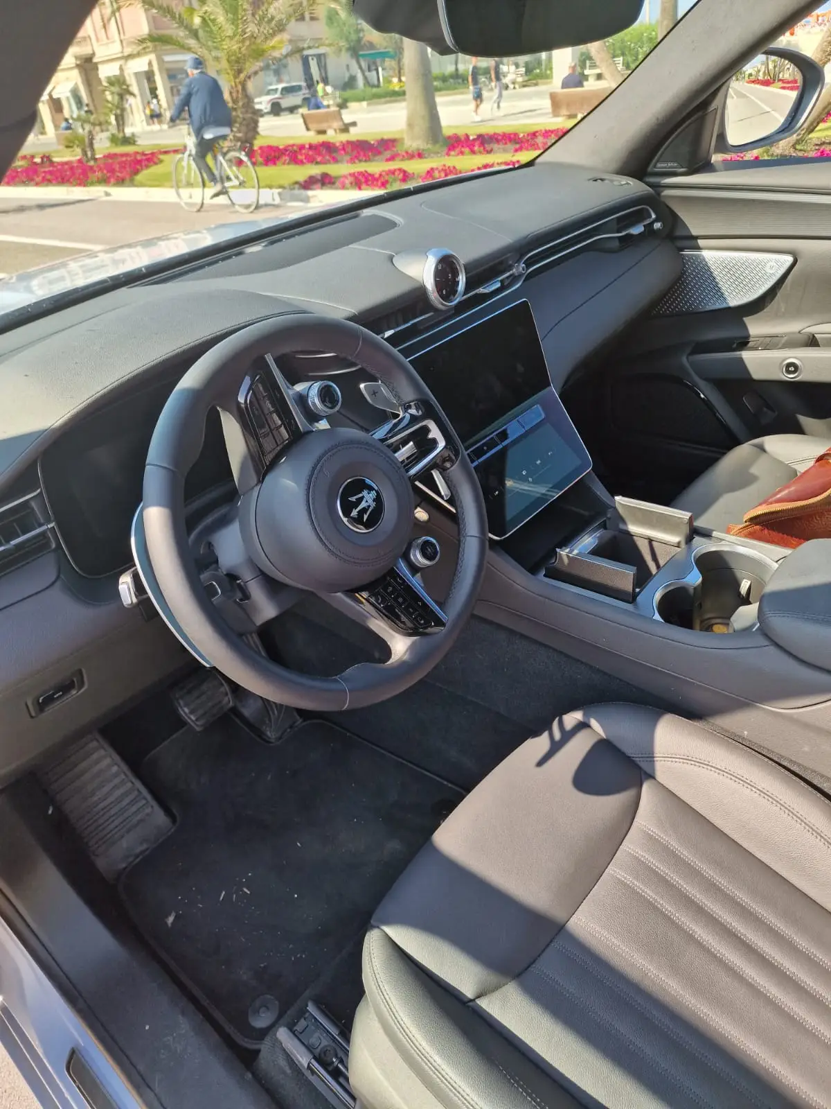 Maserati Grecale GT 2025, vista frontal — Nice Luxury Car Rental, Niza. Maserati Grecale GT in Niza El Maserati Grecale GT 2025 está disponible para alquiler en…