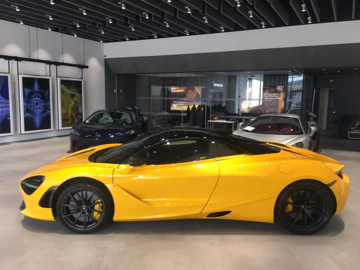 McLaren 720S Spider 2022, vue arrière — Nice Luxury Car Rental, Nice. McLaren 720S Spider in Nice La McLaren 720S Spider 2022 fait partie des modèles proposés…