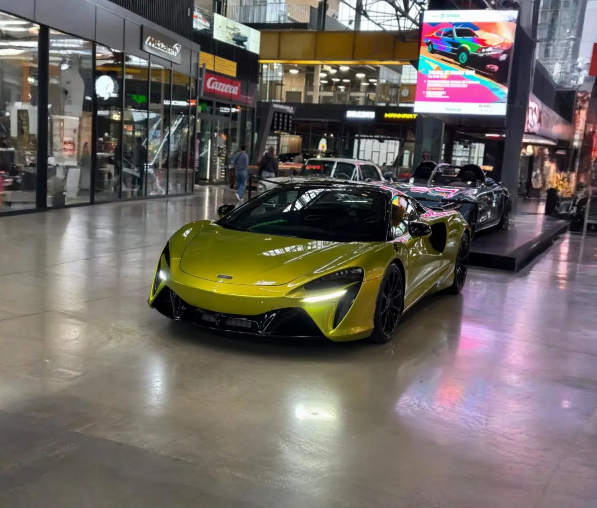 McLaren Artura Spider 2024, салон — Nice Luxury Car Rental, Ницца. McLaren Artura Spider in Ницца McLaren Artura Spider 2024 года доступен для аренды в…