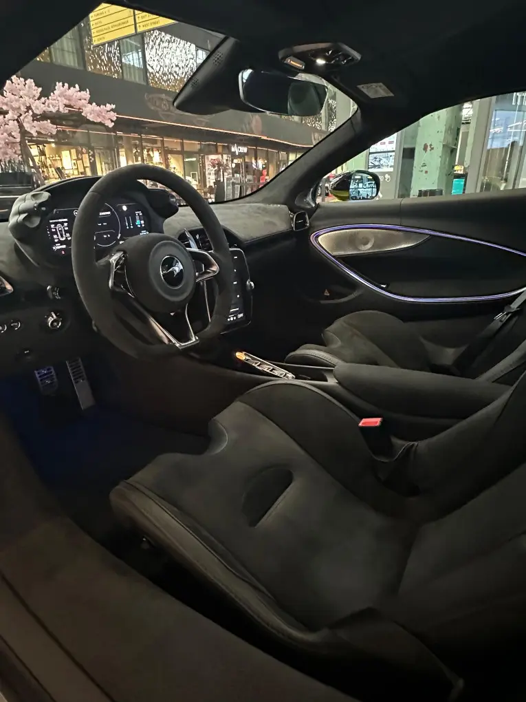 McLaren Artura Spider 2024, приборная панель — Nice Luxury Car Rental, Ницца. McLaren Artura Spider in Ницца McLaren Artura Spider 2024 года доступен для аренды в…