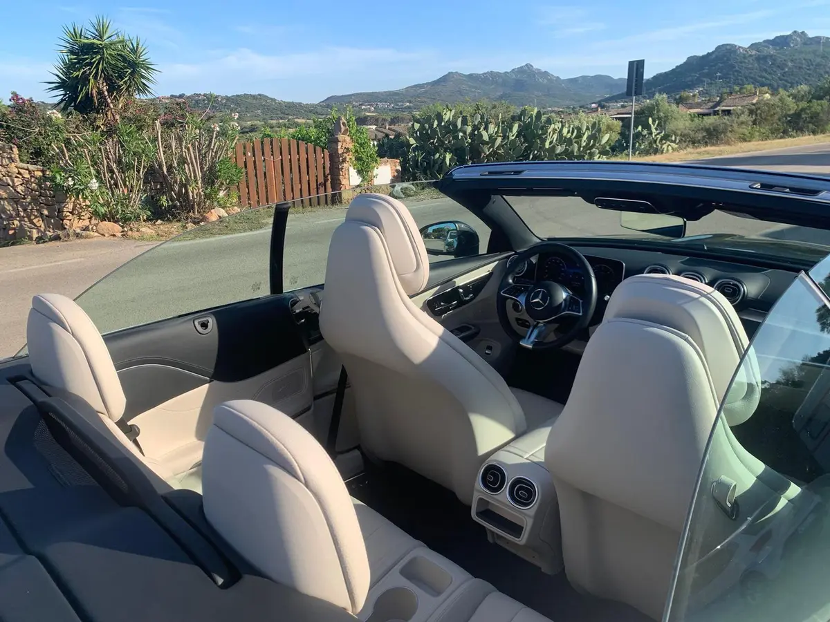 Mercedes Benz CLE Cabrio 2025, interior — Nice Luxury Car Rental, Niza. Mercedes Benz CLE Cabrio in Niza El Mercedes Benz CLE Cabrio 2025 se alquila en Niza como…